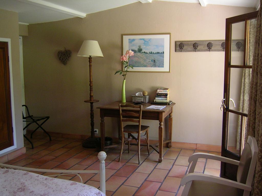 Mas La Provence Bed & Breakfast LʼIsle-sur-la-Sorgue Oda fotoğraf